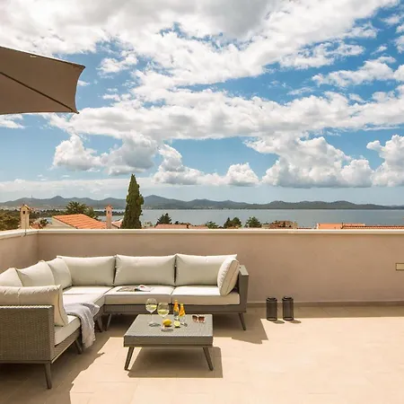 Val Semesterbostad *